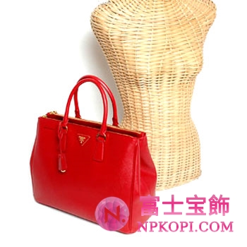 プラダ（PRADA）SAFFIANO LUX　レディーストートバッグ　レッド　BN1786-NZV-68Z 